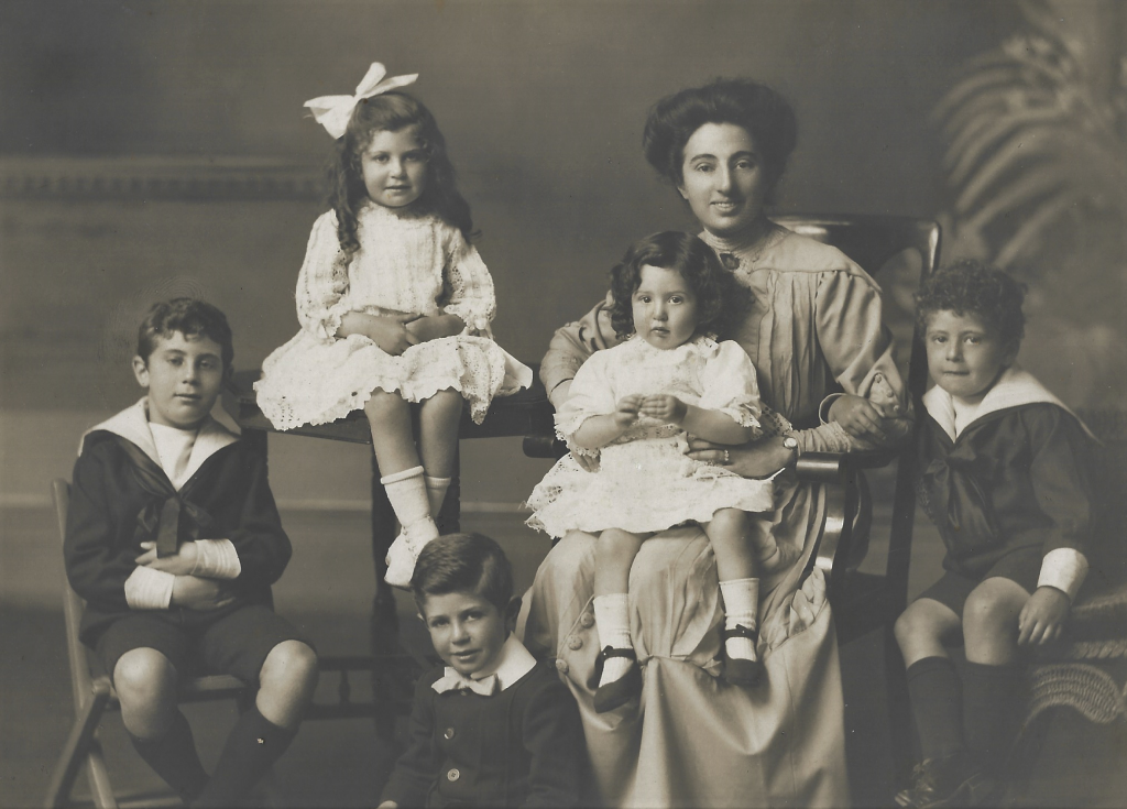 Dorothy Benjamin as a young child at Temple House, 1910